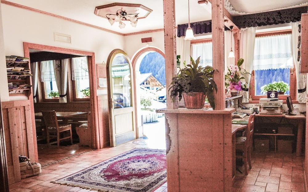 Hotel Garni Sant'Antonio Con Spa مادونا دي كامبيليو المظهر الخارجي الصورة