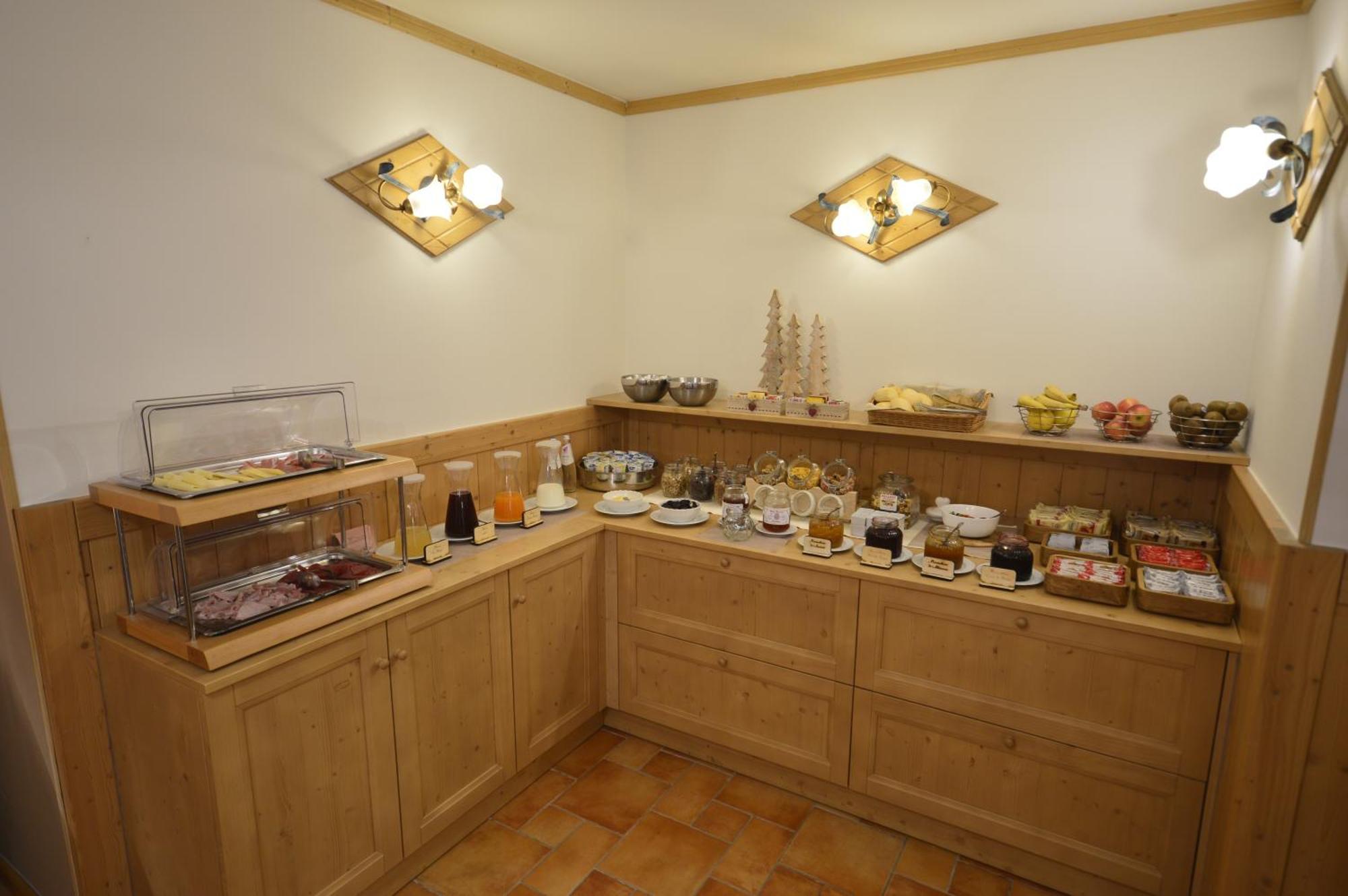 Hotel Garni Sant'Antonio Con Spa مادونا دي كامبيليو المظهر الخارجي الصورة