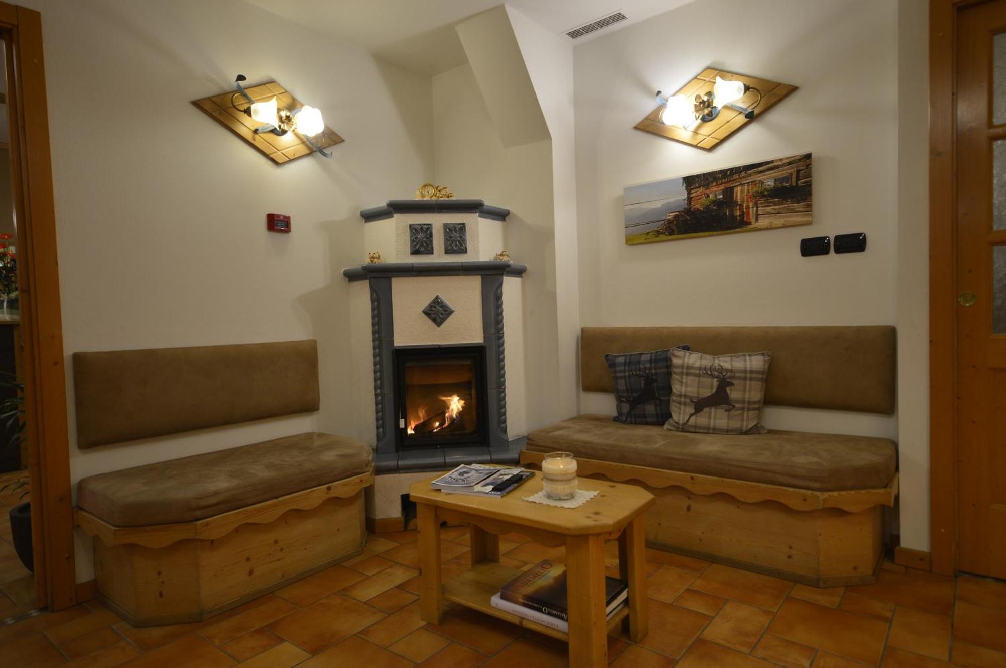 Hotel Garni Sant'Antonio Con Spa مادونا دي كامبيليو المظهر الخارجي الصورة
