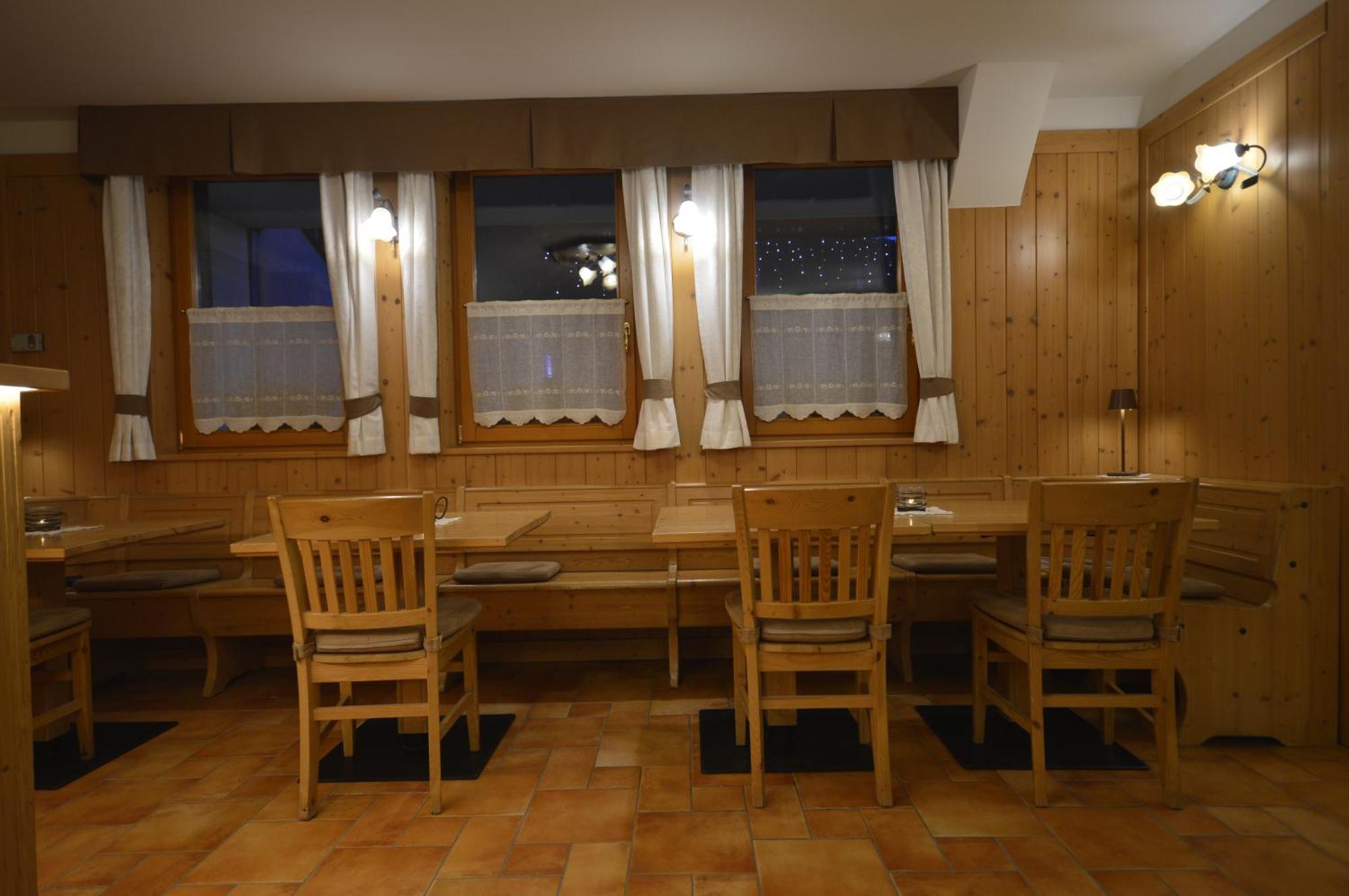 Hotel Garni Sant'Antonio Con Spa مادونا دي كامبيليو المظهر الخارجي الصورة