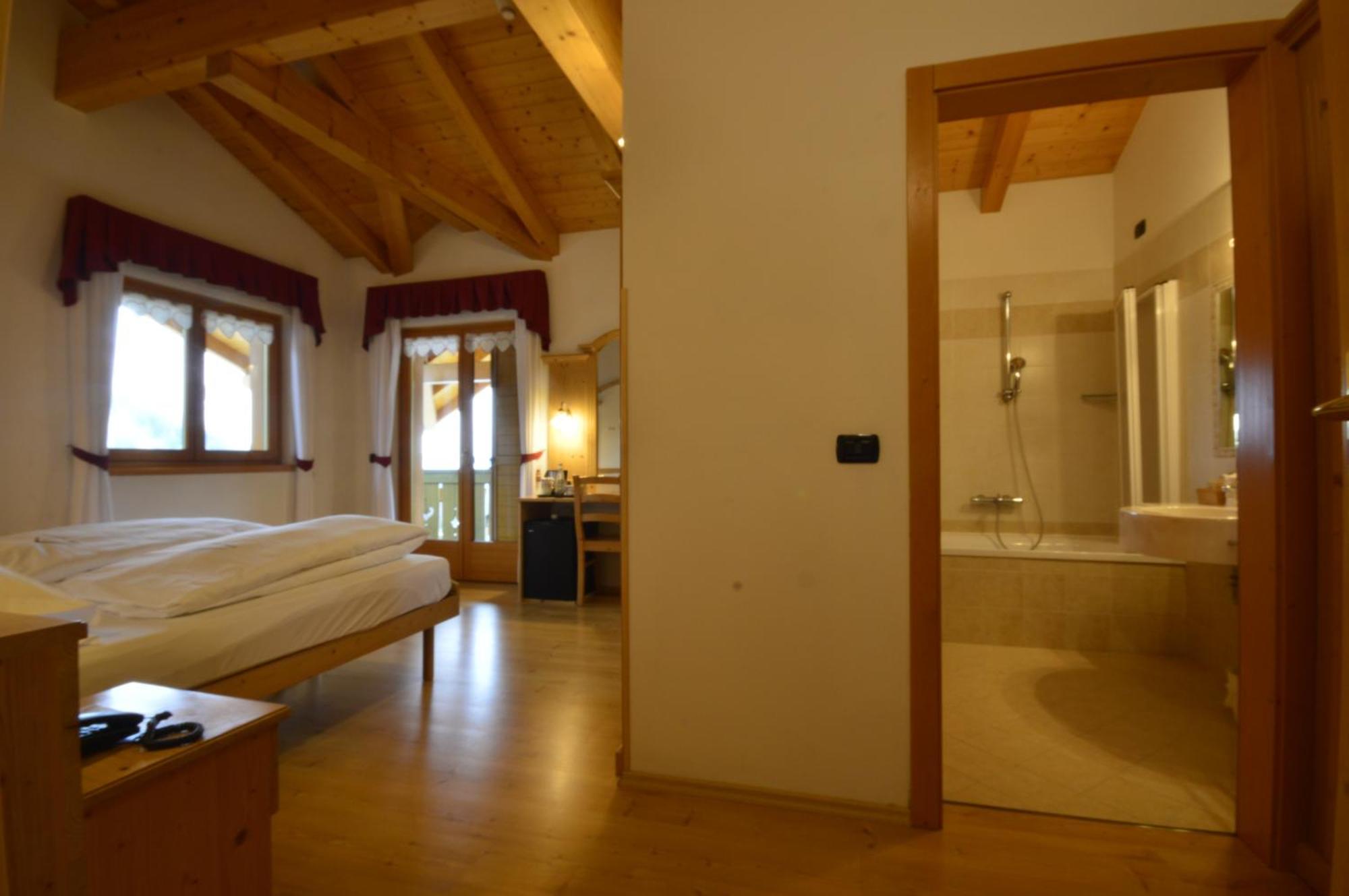 Hotel Garni Sant'Antonio Con Spa مادونا دي كامبيليو المظهر الخارجي الصورة