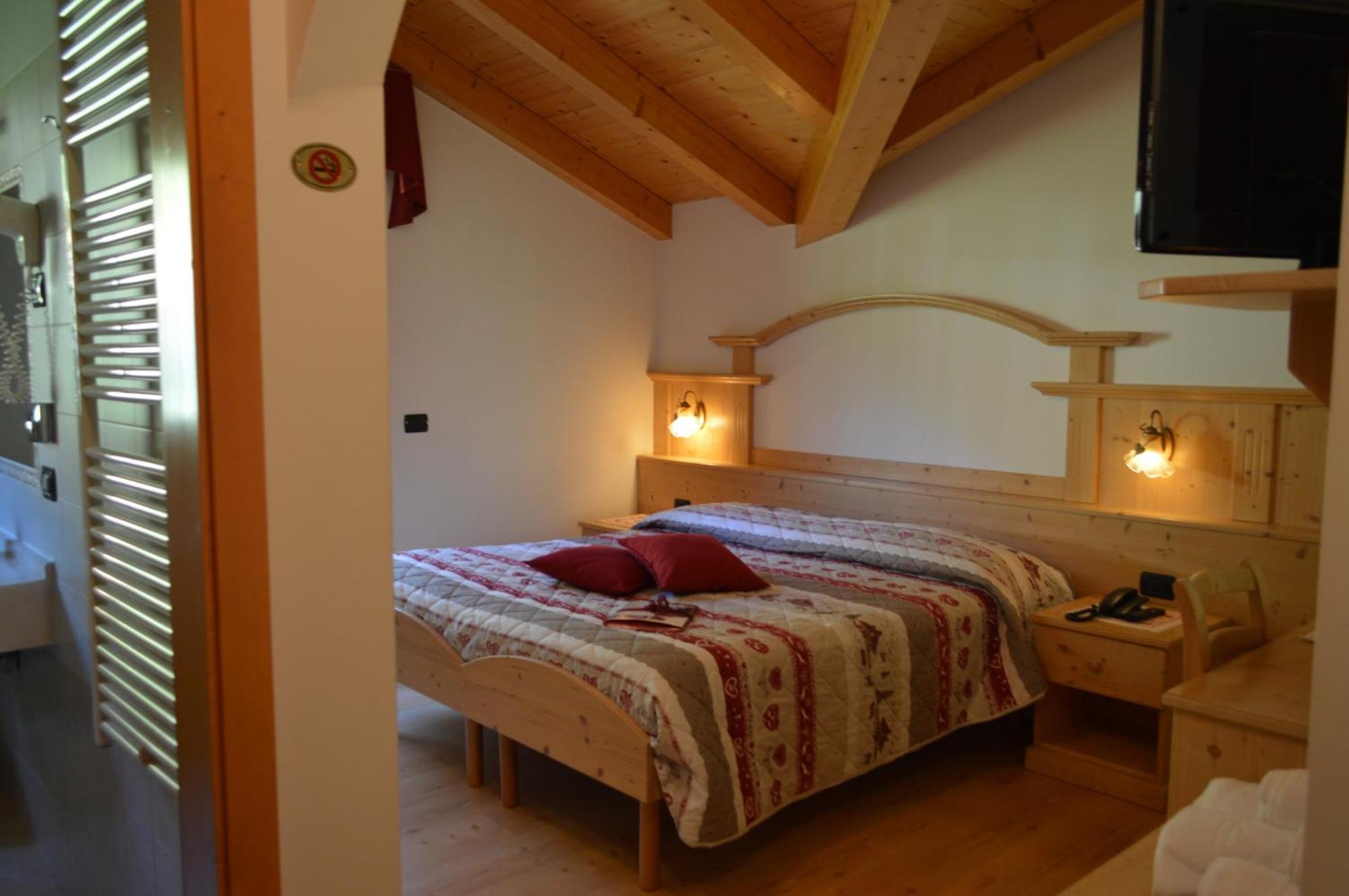Hotel Garni Sant'Antonio Con Spa مادونا دي كامبيليو المظهر الخارجي الصورة