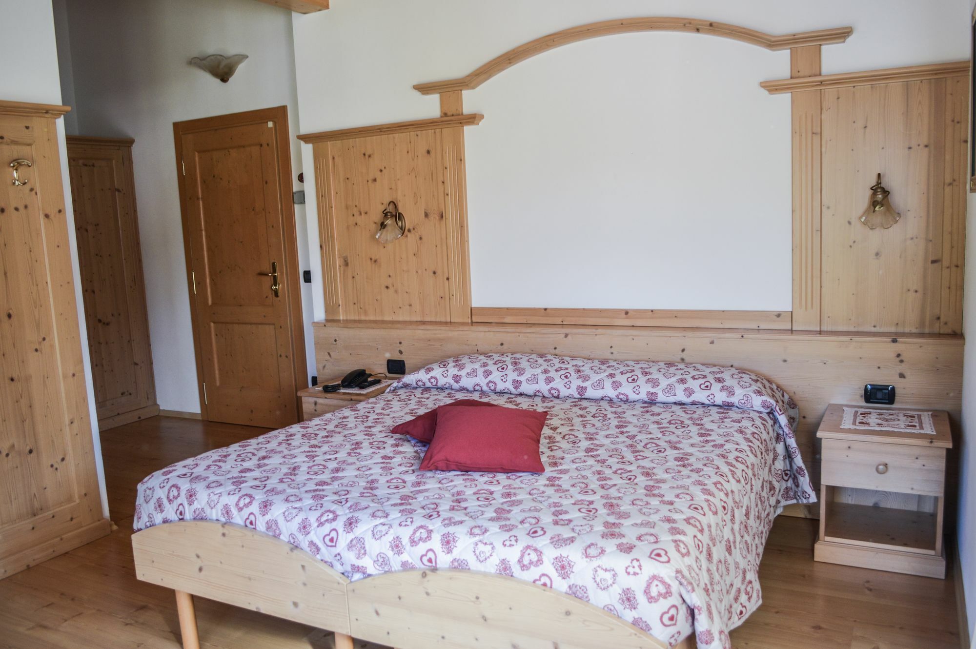 Hotel Garni Sant'Antonio Con Spa مادونا دي كامبيليو المظهر الخارجي الصورة